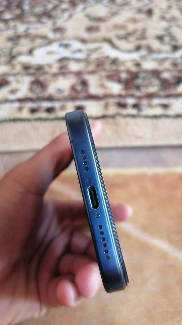 أيفون 15 برو ماكس ماستر شرق أوسط
دبل سيم كارت
ذاكره 256 
بطاريه 91 ابلاديه
الظهر مكسور
 لزكه اصليه + كفر
النجف الاشرف
***********
