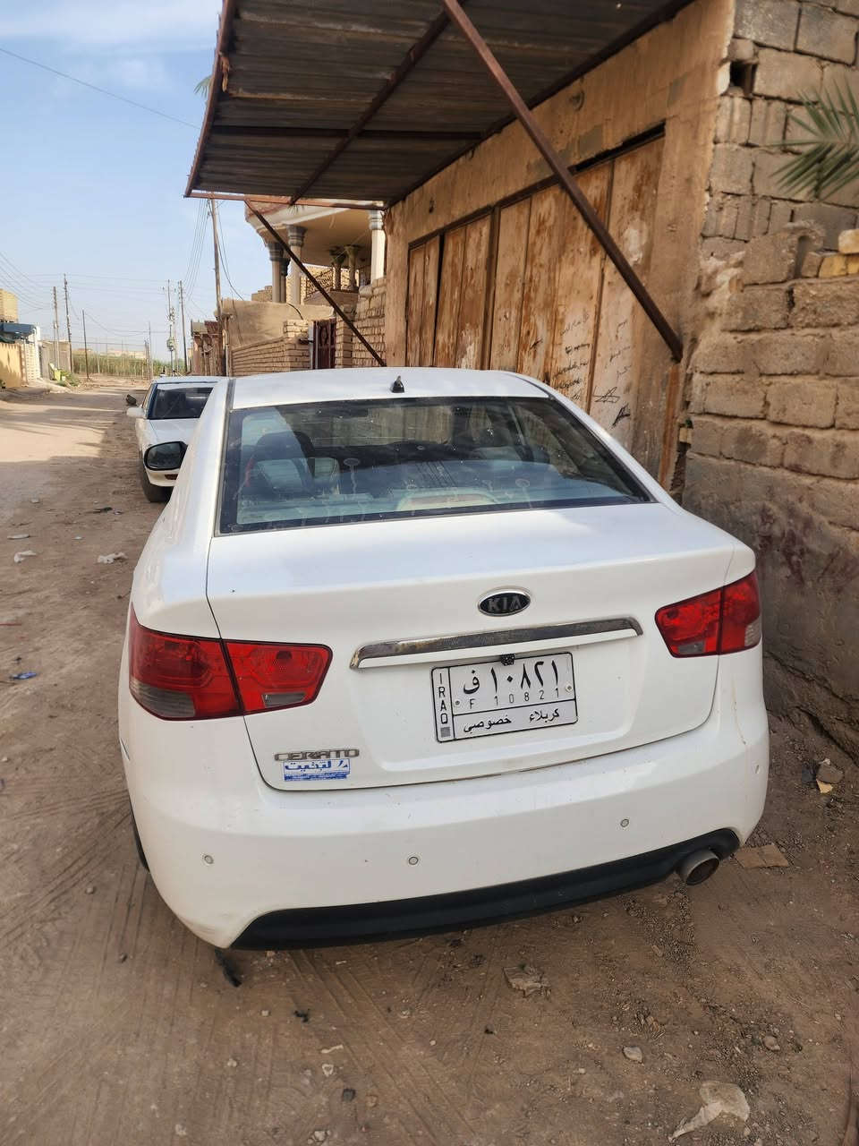 السلام عليكم
سيراتو ٢٠١٢ خليجي رقم كربلاء 
فول مواصفات ١/١
مكينة وگير وحدادية وتبريد مكفولات
فتحة 
بصمة تشغيل وبصمة ابواب 
تحكم ستيرن وشفتات
مري شفط واشاير بالمري
كشنات جلد
شاشة 
ويل ١٧
السيارة مكفولة بيها فقط تعديل جوه قبق البانزين وشوية من الباب أثر طخة 
السعر ١٠٥ وبيها مجال
المكان بابل القاسم ،السيارة جاهزة للأخير 
***********
