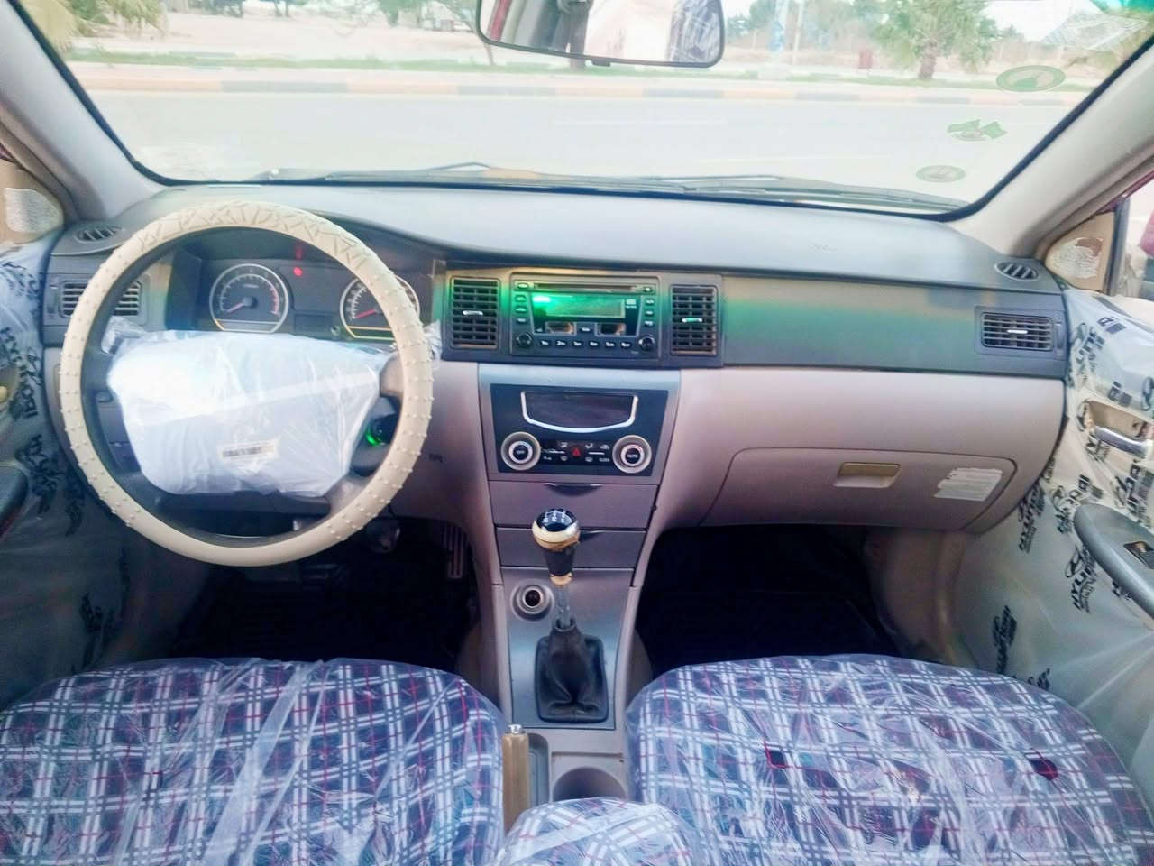 السلام عليكم جيلي موبل 2013 سيارة سنوية مجدد لل29  مكينه وكير وكهربائيات وحداده كلة مكفول مكفولة من ضربة وتبديل دواخل جدد وبرده خلفية بلاد منظومة زنون تخم تاير سياره جاهزه وجديده السعر  40 وبيهة مجال قليل للشراي مكاني البصرة ***********
