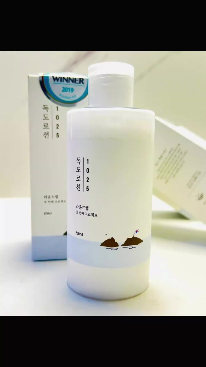 ROUND LAB 1025 DOKDO LOTION
لوشن راوند لاب دوكدو 1025 🤍
مرطب كوري غني بمعادن البحر يرطب البشرة بعمق بدون ملمس دهني أو لزج.
يحتوي على حمض الهيالورونيك الثلاثي للحفاظ على الرطوبة ومنح البشرة نعومة وامتلاء.
كما يحتوي على الطحالب الحمراء وزيت المكاديميا لدعم ترطيب البشرة وتقوية حاجزها.
✨ يرطب البشرة طوال اليوم ويمنع الجفاف
✨ مناسب لجميع أنواع البشرة
طريقة الاستخدام : يوضع بعد تنظيف البشرة مع تدليك لطيف حتى الامتصاص.
سعـر الـقُطعة/ ١٦
سعـر القُطعتين / ٢٥
الـتـوصيل لـبغداد ٤ وللمحافظات ٦
﹏﹏﹏﹏﹏﹏˚ 𓇼𓈒𓏸🎅🏻⋆⭒˚♥𓇼𓈒
أذا زبون طلب منتج ثاني وياة سعرة عابر ١٠ يصير خصم :
سعـر الـقُطعة / ١١] #


**إذا كنت صاحب هذا الإعلان وتريد حذفه لأي سبب، رجاءا أرسل رسالة إلى الدعم الفني**