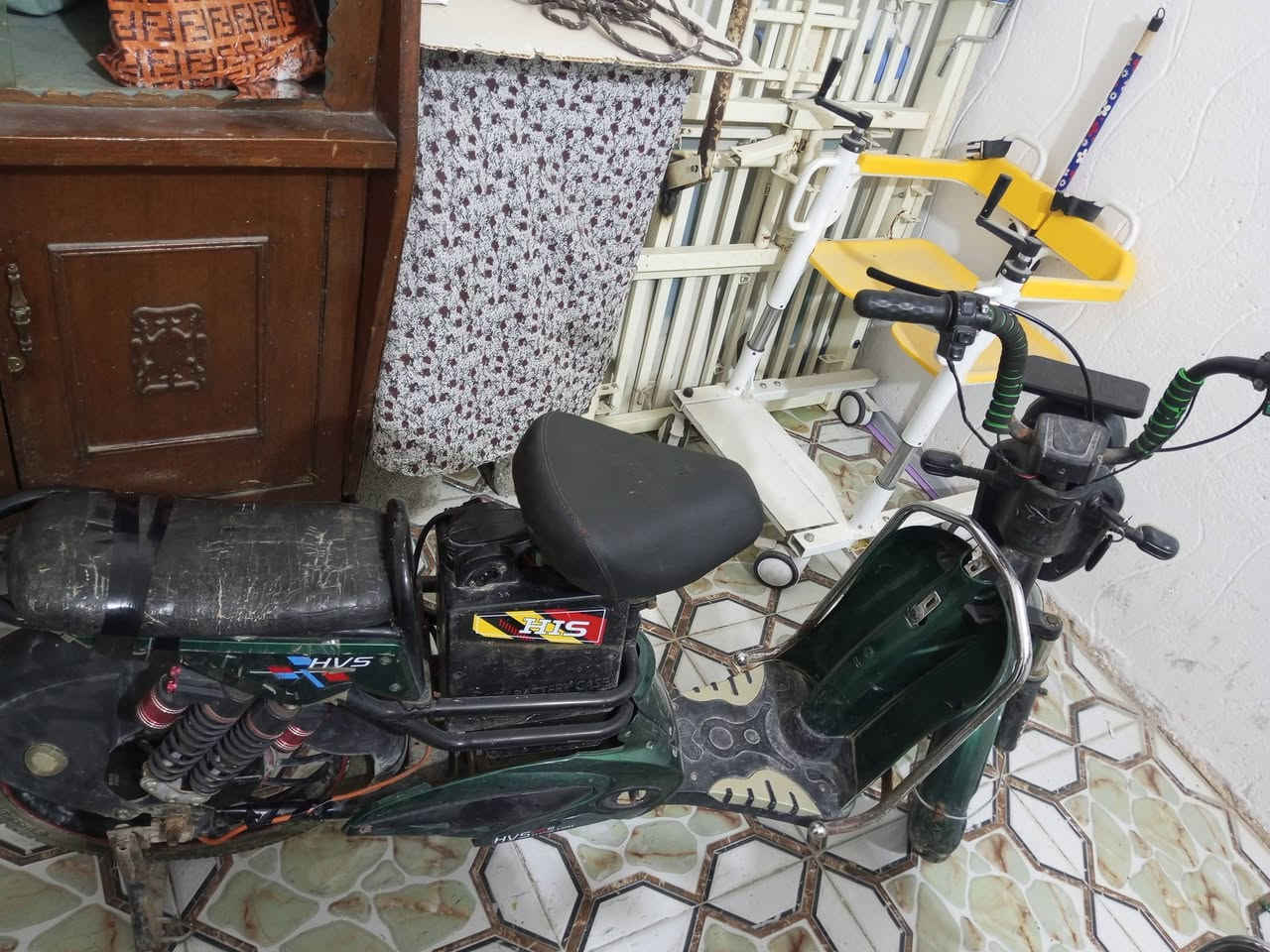 السلام عليكم دراجه شحن 5 بطاريات عمرهن 75 بل ميه نضافتهه كدام العين سعر 150 مكاني البصره الزبير ***********

