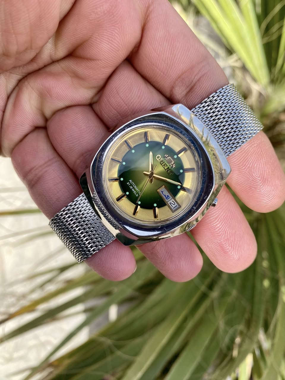 ORIENT
اورينت ياباني آصلي انتاج قديم 

Y469675-6Aموديل

صنع 1975.1980

Automatic

 21 Jewels

يوم/تاريخ (عربي + أرقام)

اوتو ماتك 21 حجر 

مكينة Y469

تعمل كالجديد 

يوجد توصيل 

***********
