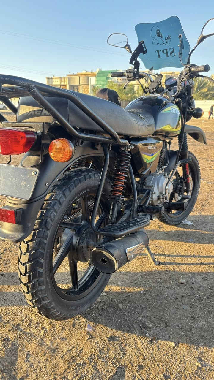 سلام عليكم دراجة موديل 2021 السعر 900 وبيهه مجال حك الجيه بدون اوراق اكفلك من سرقة بس من يم الحكومة اعتذر  ومحرك مشدود جديد ومكفول *********** متواجد واتساب فقط
