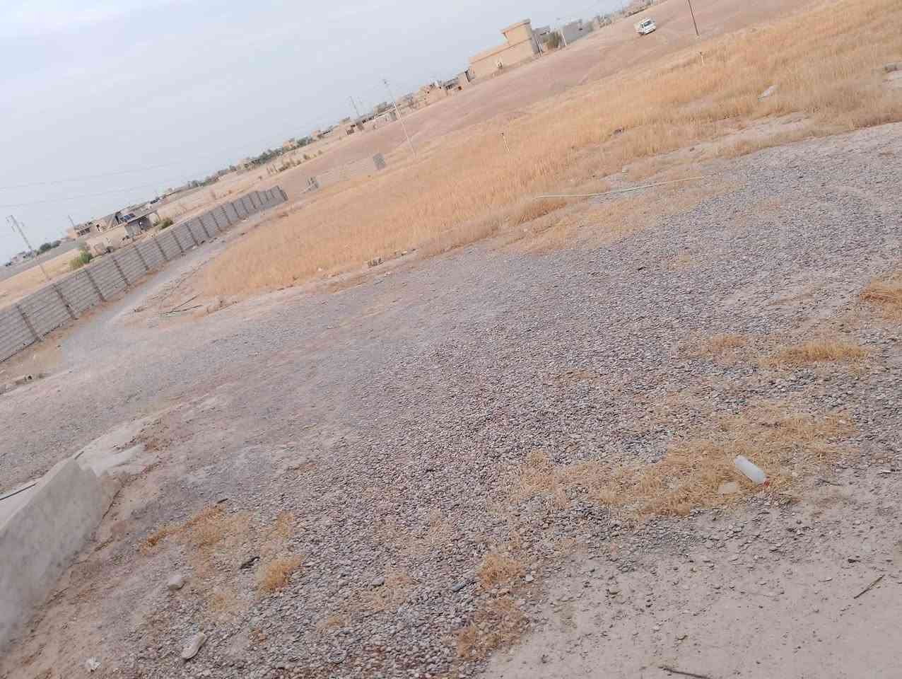 السلام عليكم بيت للبيع مساحة الحوش 3دوانم محوّش 
 البيت 3 غرف وربعة ومطبخ وصحيات داخل وخارج ومخزن و گراج وحقل  و3 قساطل مي 
الموقع خلف قاعة الهيبة (بيت ابو كاميران) السعر ع الاتصال 
للاستفسار الاتصال على الرقم: 
***********
