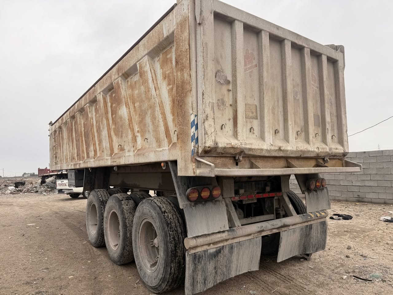 عربانه 3 دناكير نضيفه وجاهزه للعمل بدي مايلر  شاصي مكفول مكان البصره الزبير السعر 150 وبيها مجال
***********
