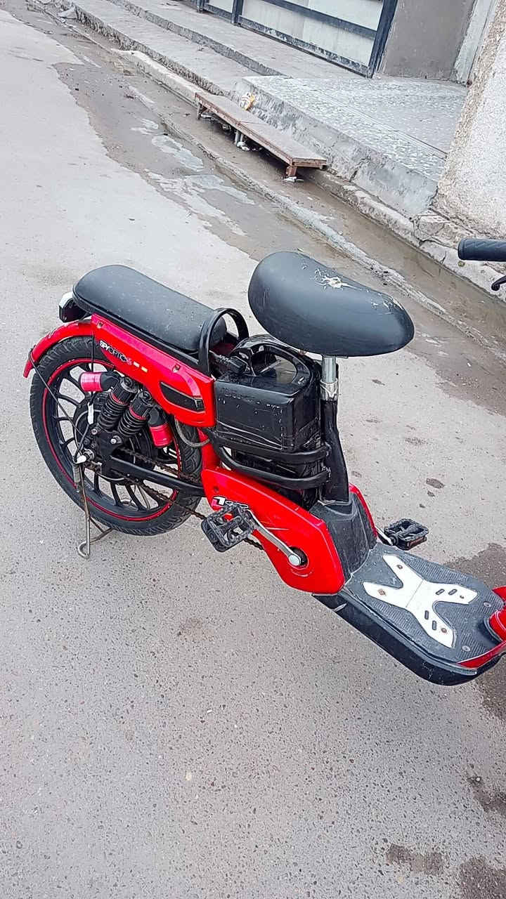 السلام عليكم دراجه شحن للبيع السعر 200 نظيفه بيها مجال ***********
