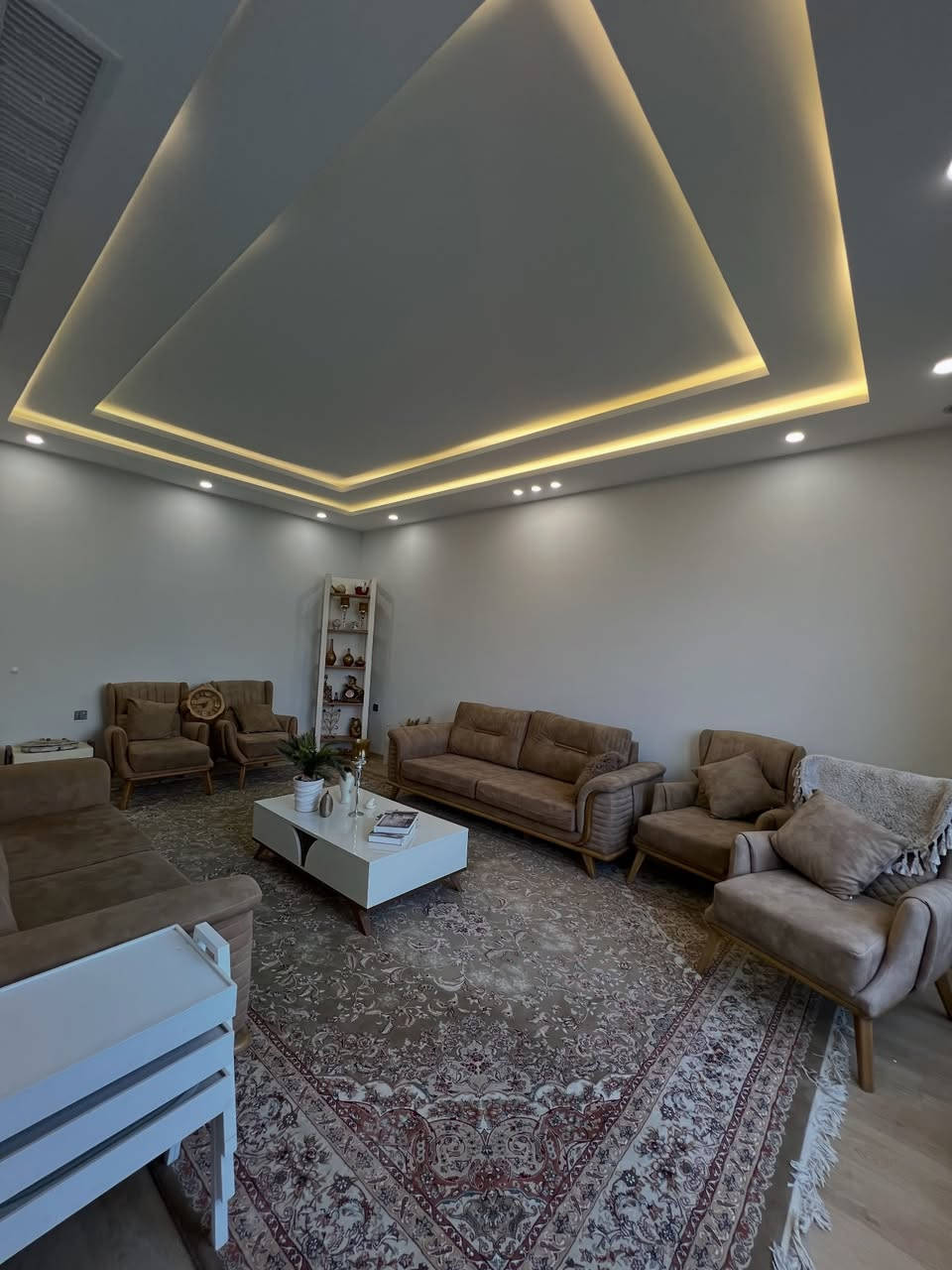 كركوك مجمع سوماستي 📍
دارللبيع طابو صرف نقدا + الاقساط بدون فوائد
المساحه_200متر طابقين
يحتوي_ 4 غرفه نوم vip
شارع عريض 20متر مقابل حديقه 🏡
بيت جديد زيرو✨

للمزيد من المعلومات 
***********
***********
