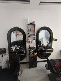 ميز حلاقة • بحالة ممتازة • البصرة