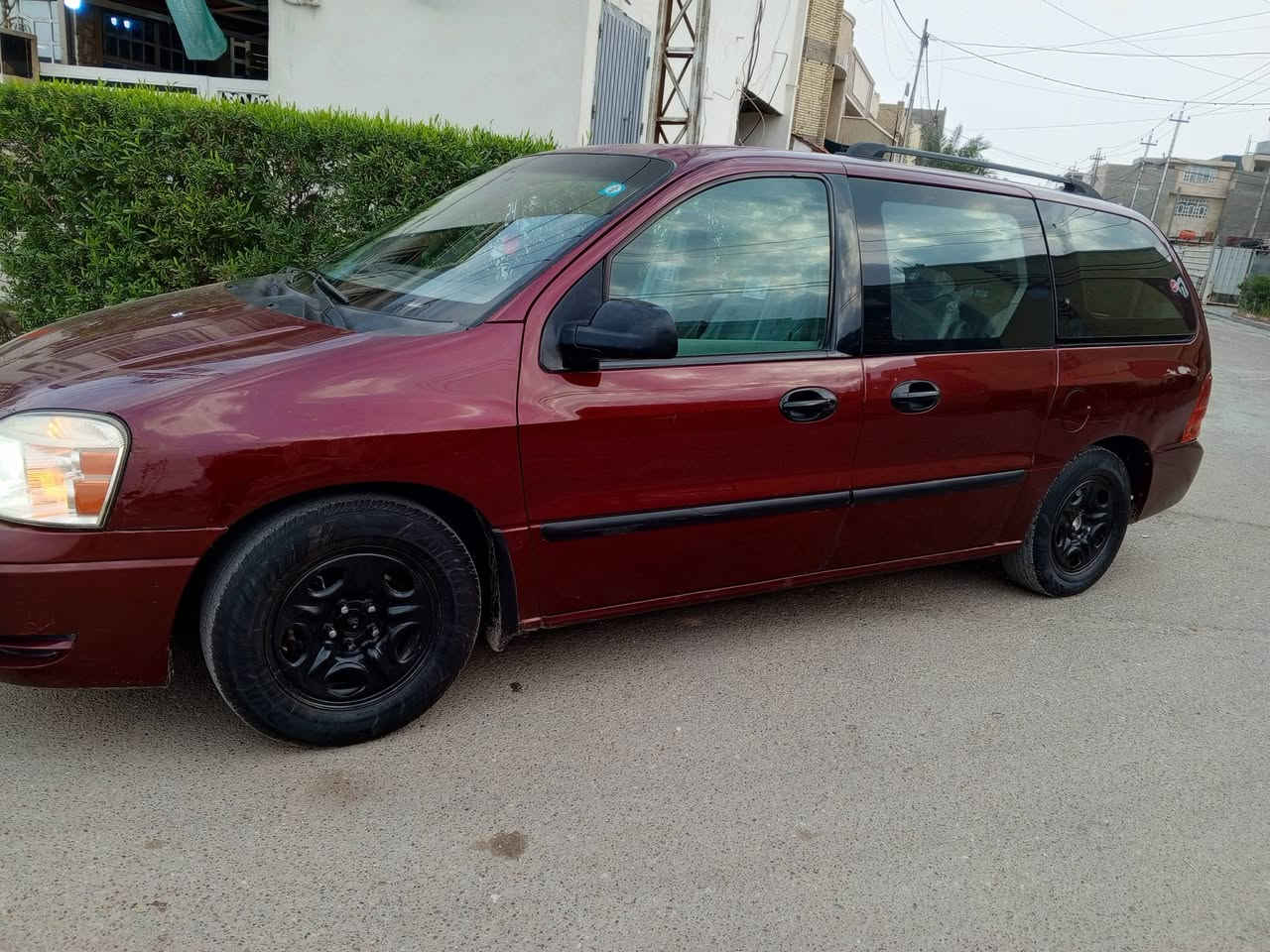 السلام عليكم فورت وند استار موديل 2007سياره جاهزه كير محرك تبريد ثلج ماشيه 174الف رقم بغداد دولي بسمنا سياره مال جناي مكان بغداد حي العامل السعر 69وبيه مجال حك الجيه والشراي يتصل ***********
