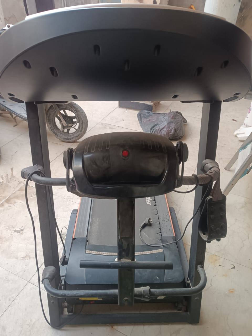 السلام عليكم جهاز جري نضيف وجديد مال بيت للبيع السعر ٢٥٠ وبيه مجال للتصال ***********
