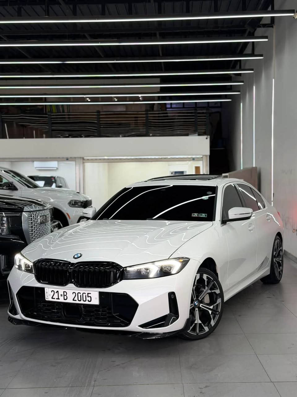 السلام عليكم
للبيع bmw 330i kit m 2026
ماشية 3 الف ميل
مواصفات فول
فتحة كبيرة
داتا شو
رادارات امامي خلفي جانبي 
اضاءه داخليه 
كامره خلفيه 
تشغيل عن بعد 
اوتو ستوب
معا كتاب تضليل
الحادث : جاملغ + بنيد نفسة معدل ومصبوغ 
صفر مسج
للاستفسار ***********

