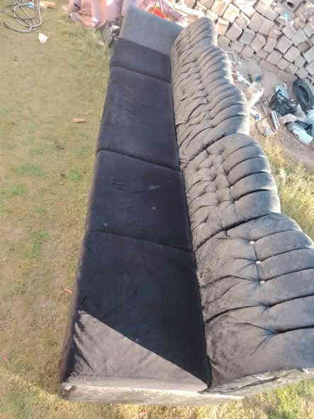 غنفات حرف ايل ٤ قطع للبيع نضيفات معنا الكلام غماشهن جديد السعر ٥٠ وبيهن مجال بيع مستعجل شراي اتصل ***********
