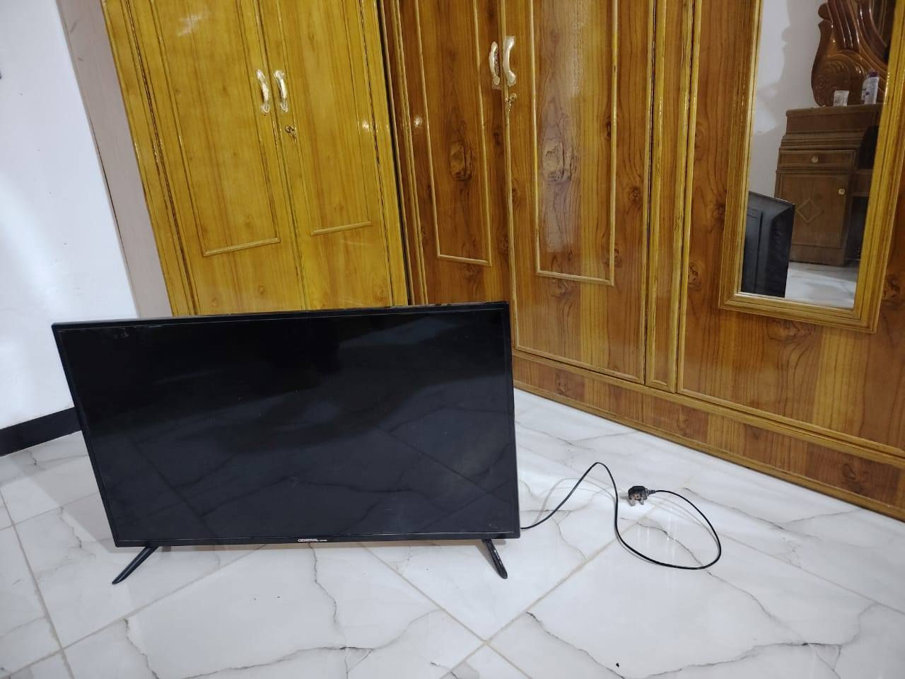 سلام عليكم شاشه جنرال ياباني لاصلي حجم 42 امل نت مستعجل علبيع ***********
