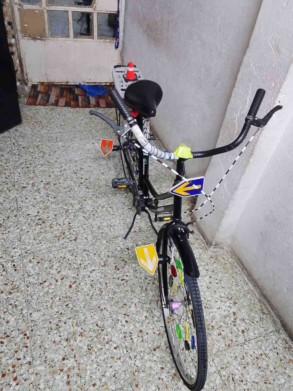 السلام عليكم بايسكل بناتي حجم 26 موديل 2020 البايسكل كامل وجديد وغراضة وياة وصينية موجودة السعر 75وبي مجال لطيبين المكان بغداد النعيرية للستفسار  ***********
