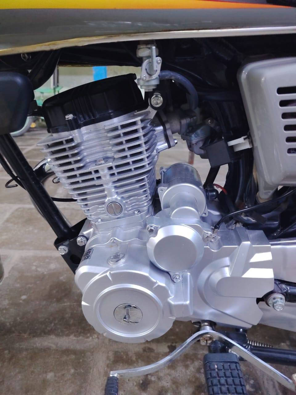 السلام عليكم دراجة سيفان مديل 2022 أوراق أصلي مكفوله كفالة عامه محرك برغي مامفتوح بي وبيهه تخم تاير جديد جوبلس كهربئيات كلها شغاله مابيه اي نقص دراجه جاهزه ومال جنيان مكانهه بديوانيه خاص ماجاوب اتصل وبيك خير ودلل ***********
