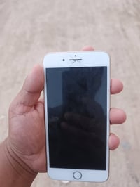 ايفون ٨ بلس • نضيف • قابل تفاوض