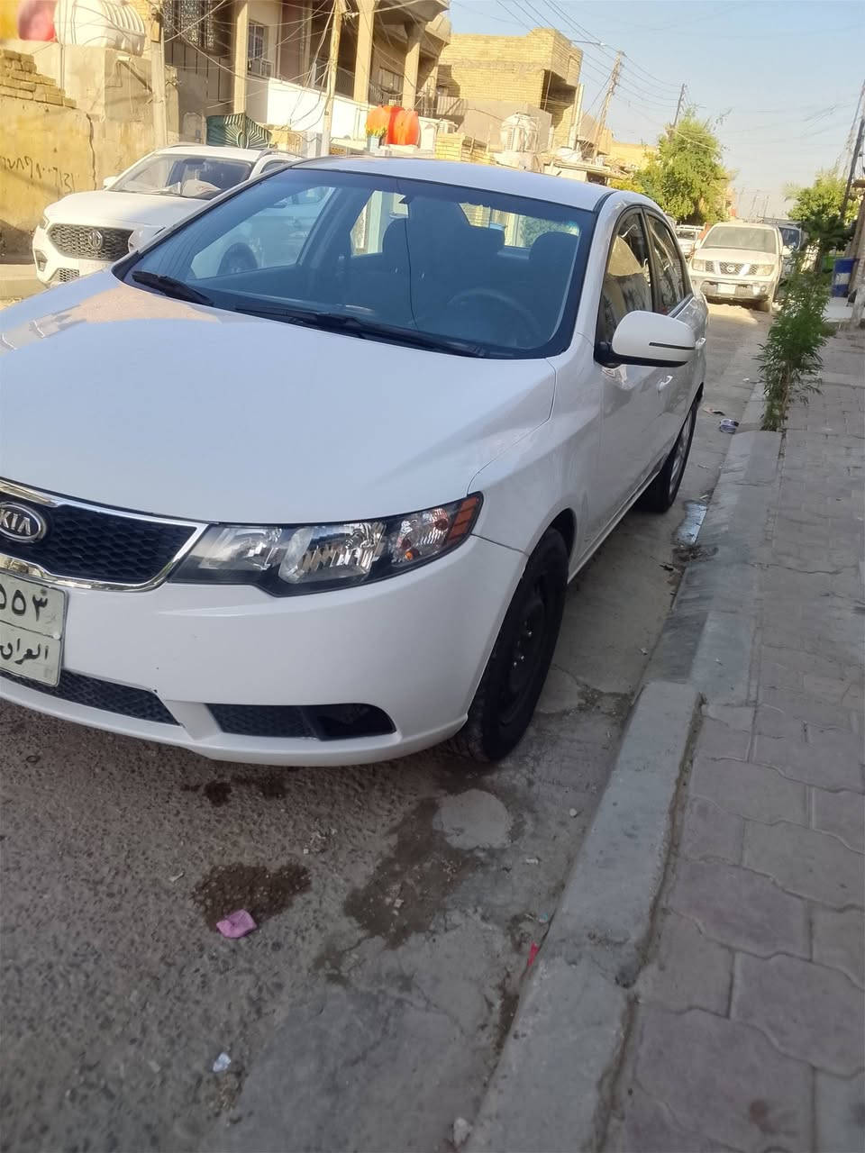السلام عليكم سيراتو موديل 13 خليجية 
بيهة صبغ بابين او جاملغ امامي 
مواصفات تحكم استيرن جهتين 
مري شفط 
شاشة وكامرة 
محرك 1600
مكينة كير جدد 
تحويل ثاني يوم 
السعر 83 مجال بصيط 
رقمي *********** عنواني بغداد
