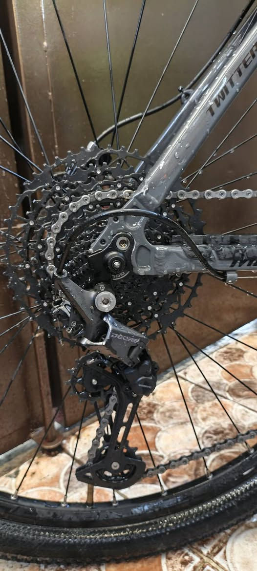 السلام عليكم
دراجة Twitter  29
السستم شيمانو ديور 1×12
بريكات شيمانو mt-200 
اطارات ماكسز pace
دبل هوائي tanke
بطيخات koozer بنط6 (طرب) 
مجمع بايدر براكيت
الدراجة كاملة من اي نقص 
ملاحظة!!! 
الدراجة بيها ظربات فقط بالصبغ
سعر الدراجة 450 الف 
مكاني بغداد الدورة


**إذا كنت صاحب هذا الإعلان وتريد حذفه لأي سبب، رجاءا أرسل رسالة إلى الدعم الفني**