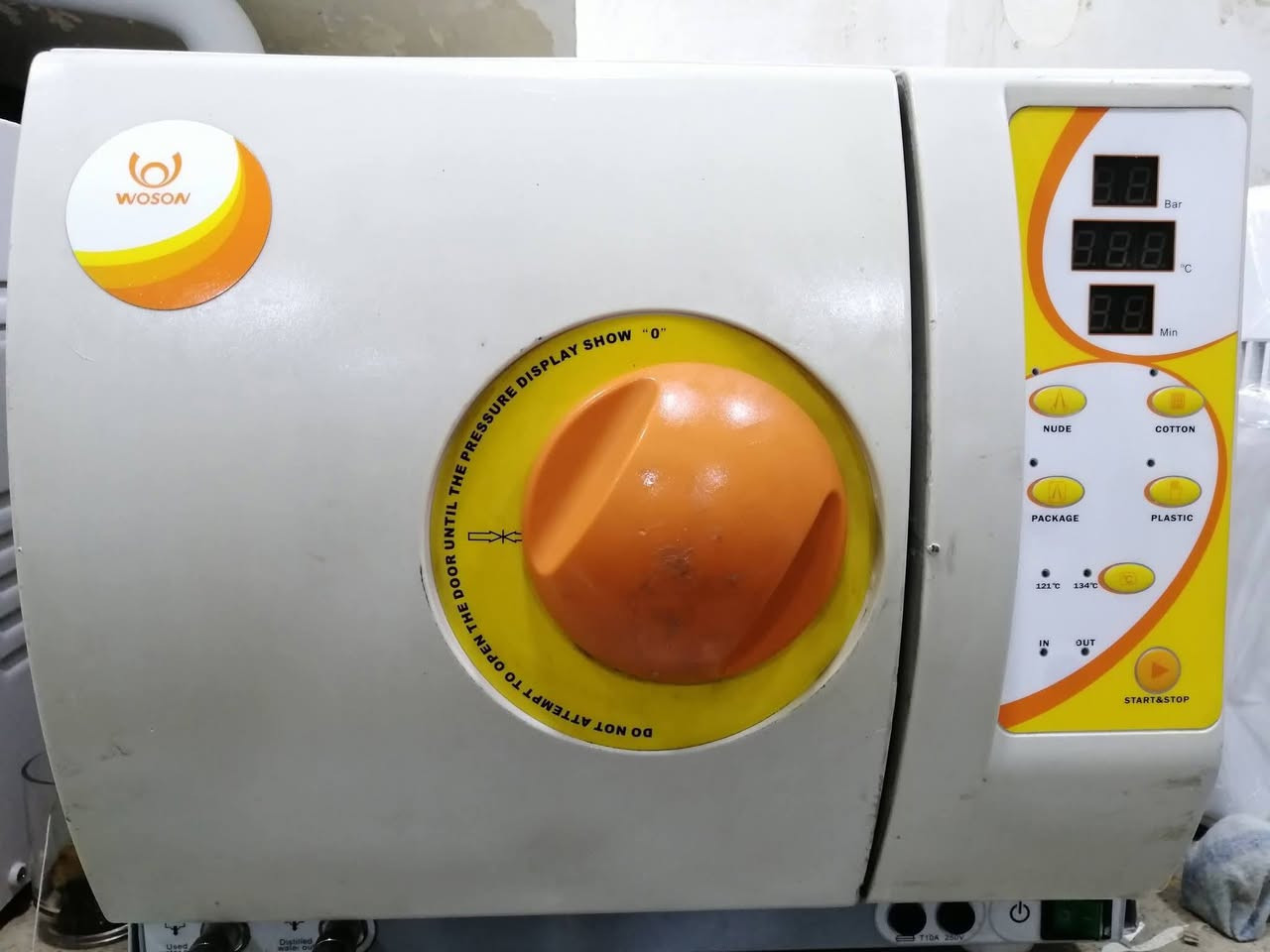 يتوفر لدى مكتبنا عيادة أسنان مستعمله تتكون من :-
1-چير أسنان نوع زاين مستعمل نظيف جدا
2- اوتوكليف كلاس B مستعمل نظيف جدا
3-كمبريسر مستعمل ٣٢ لتر
4- ابكس لوكيتر جديد
5- روتري جديد
6-لايت كيور جديد
7- مقطر ماء جديد
8- خلاط حشوة مستعمل
9- ستول خاص بجهاز الأسنان (جديد)
للإستفسار مراسلة الصفحه على الخاص او الاتصال بالرقم ***********
