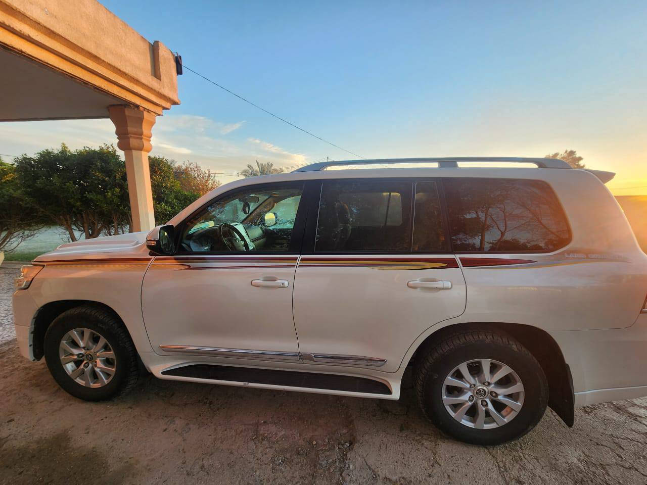 السلام عليكم للبيع لاندكروز موديل 16 
بريم اصل ام DVD رقم اربيل بسمي مكفوله  
***********
