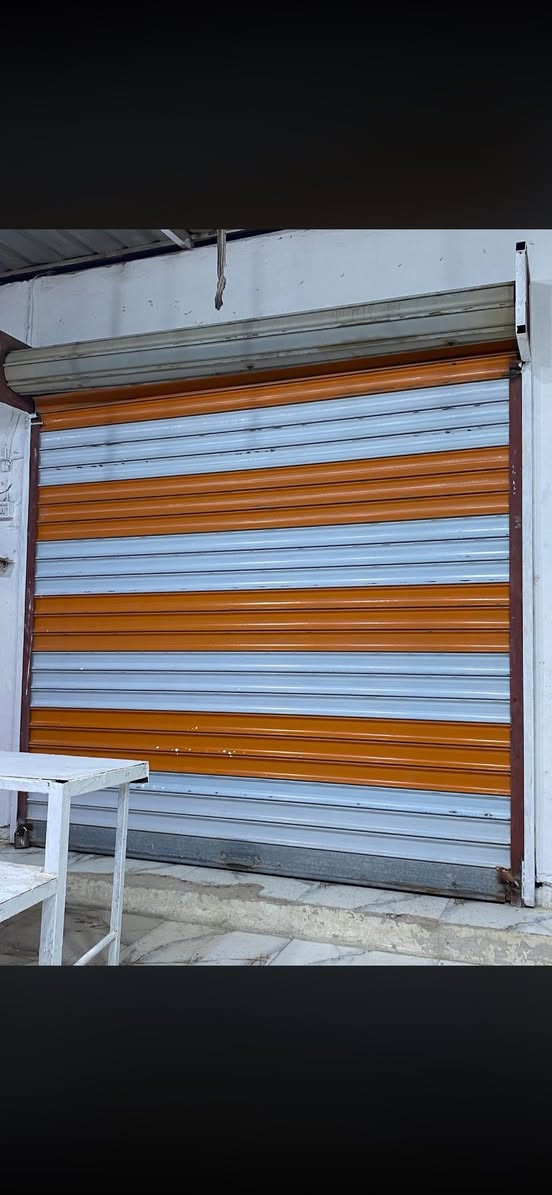 السلام عليكم 
للبيع  بيبان تصفية محل جدد كلش العدد  3    مكاني القرنة   
***********
