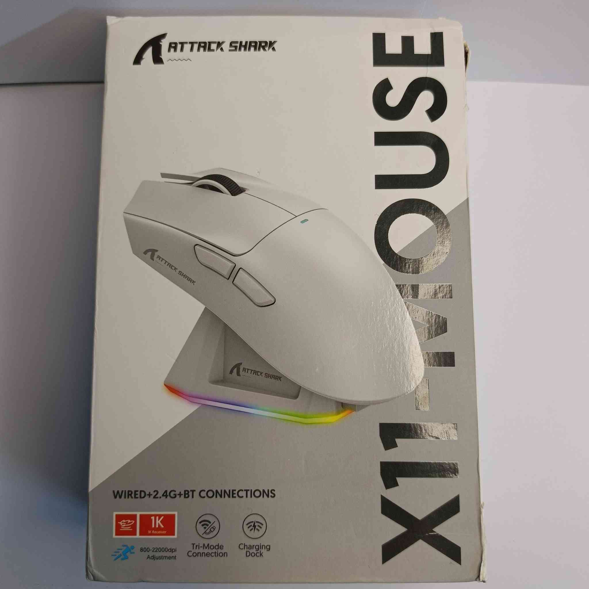 لمحبي الأداء والتميز.. Attack Shark X11 الاحترافي متوفر الآن! 🖱️🔥
​إذا كنت تبحث عن ماوس يجمع بين المواصفات التقنية العالية والتصميم الفخم، فهذا الماوس هو خيارك الأفضل.
​المواصفات التقنية:
✅ حساس PAW3311: دقة تصل إلى 22,000 DPI (سرعة واستجابة خرافية).
✅ 3 أنماط اتصال: (وايرلس 2.4G، بلوتوث، سلكي باراكورد).
✅ قاعدة شحن مدمجة: تأتي مع إضاءة RGB مميزة لتزيين مكتبك وشحن الماوس بسهولة.
✅ وزن خفيف (63 غرام): مثالي للألعاب السريعة والمنافسات.
​📦 الملحقات: الماوس + قاعدة الشحن + كابل باراكورد + ستيكرات احترافية للتحكم.
​⚠️ الكمية محدودة جداً: باقي آخر قطعة باللون الأحمر، ومتوفر أيضاً اللون الأبيض.
​📍 التوصيل: متوفر لكافة محافظات العراق 🚚
💰 السعر: 35 الف فقط


**إذا كنت صاحب هذا الإعلان وتريد حذفه لأي سبب، رجاءا أرسل رسالة إلى الدعم الفني**