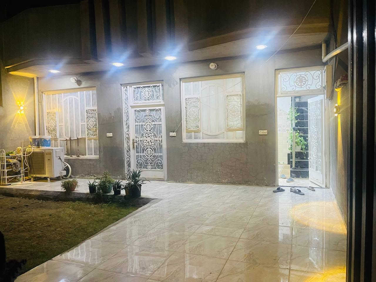 يوجد بيت مساحتة ١٥٠م طابو زراعي سند ٢٥خدمات ماء كهرباء تبليط عنوان مدائن سلمان باك منطقه الصحه للاستفسار عن تفاصيل أكثر ***********
