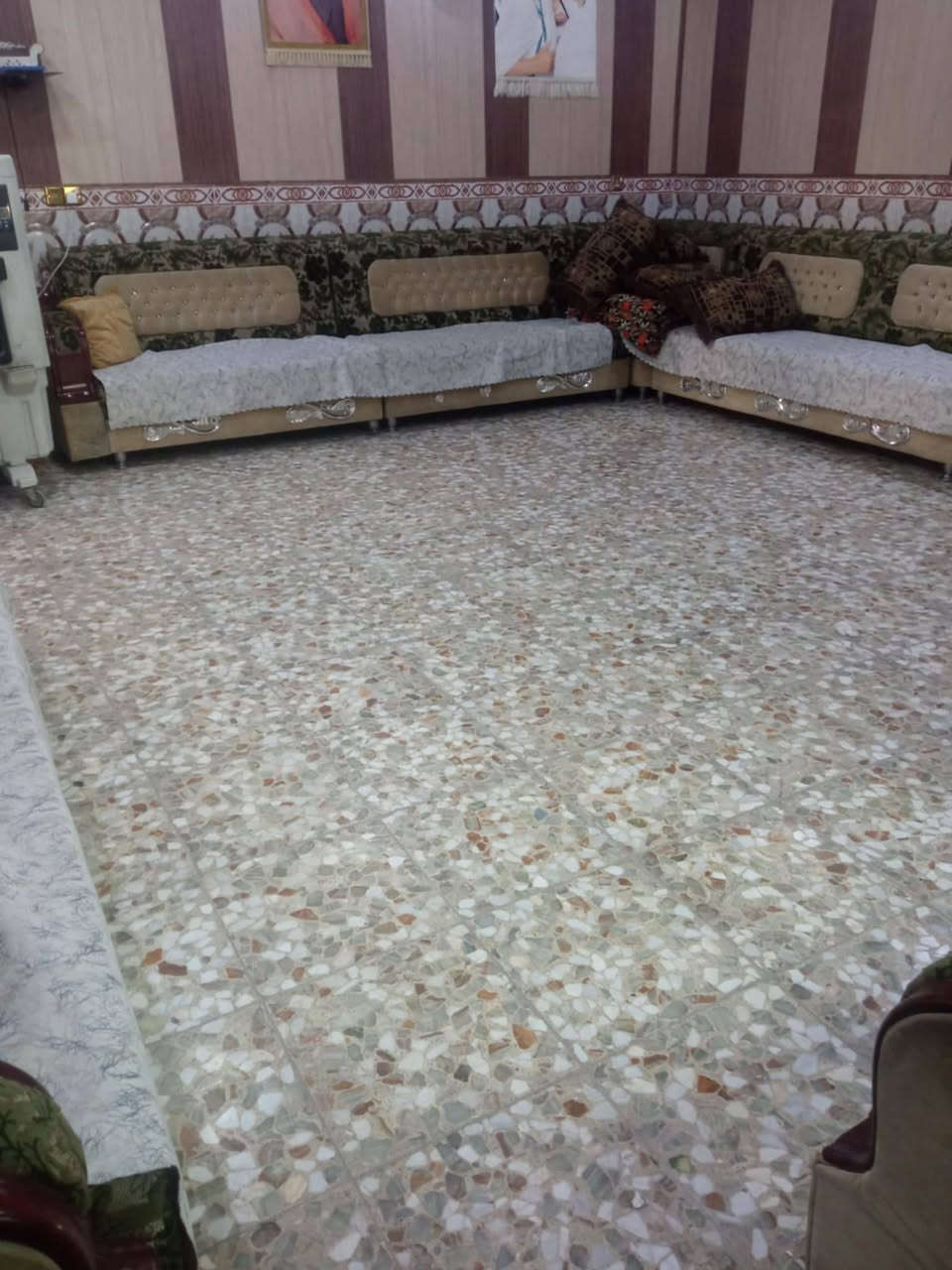 بيت للبيع بحي نادر 3 مساحته 240م طابو صرف يتكون من استقبال و3 غرف نوم وهول ومطبخ ومجمع صحي عدد 2 طابق واحد ب135


**إذا كنت صاحب هذا الإعلان وتريد حذفه لأي سبب، رجاءا أرسل رسالة إلى الدعم الفني**