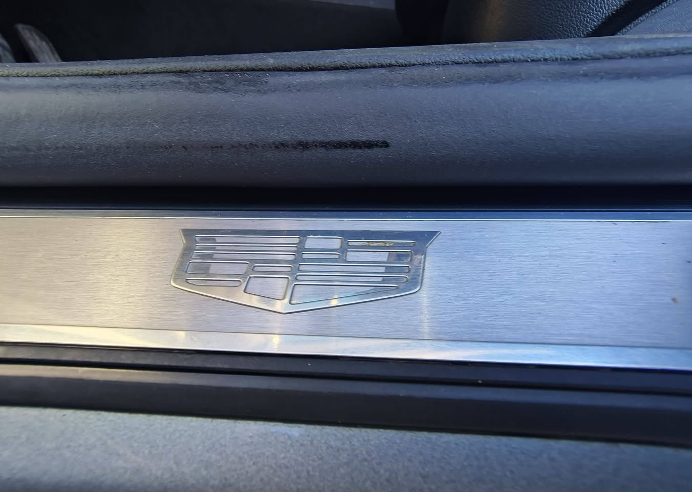 CT5 luxury 2023 كاديلاك
فخامة تجمع بين القوة والأداء الرياضي
المواصفات:

محرك 2.0 لتر تيربو، 4 سلندر
ناقل حركة أوتوماتيكي من 10 سرعات
أنماط قيادة متعددة: عادي، رياضي، ثلجي، مخصص
أنظمة الأمان:
رادار أمامي وخلفي
نظام النقطة العمياء
مانع تصادم
مانع انزلاق
نظام الحفاظ على المسار
خاصية Auto Hold

حساسات  وخلفية
مقاعد جلد اسود رئاسي
تحكمات كاملة
إضاءة داخلية محيطية ونظام ترحيب
شحن لاسلكي للمبايل
نظام صوت Bose Premium
Apple CarPlay و Android Auto
الملاحظات: تبديل جاملغ وربع باب صبغ ايرباك بردة فقط
السيارة نظيفة جدًا وبالعافية على المشتري
السعر 195
بدون رقم دخول جديد 
مكانها بابل/المسيب
ماشية 29 مايل
***********
