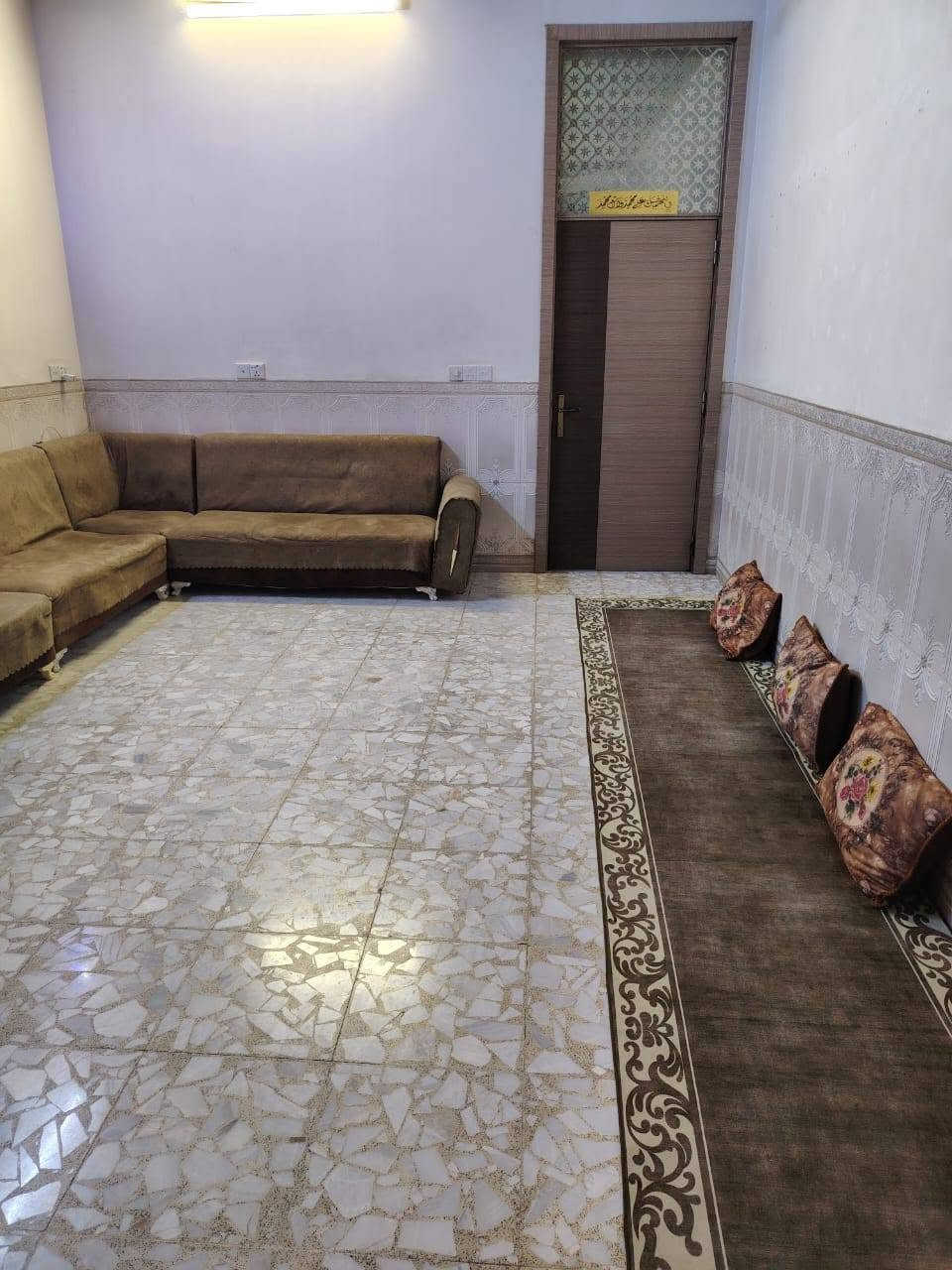 يالله بيت طابقين للبيع طابو زراعي سند25المساحه 200م يتكون طابق الأول غرفتين صاله مطبخ ستقبال صحيات داخليه خارجية مناور كراج بناء طابوق سقف مسلح الطابق الثاني غرفتين سويت  وصاله ومطبخ  بناء طابوق سقف مسلح خدمات كامله ماء كهرباء مجاري تبليط الموقع ممتاز كربلاء طويريج حي الرياض استفسار اكثر مراجعه مكتب الجمعيه للعقار حي الجمعيه شارع الوسط مقابل مجمع الرياضي مراسله واتصل  
*********** 
***********
