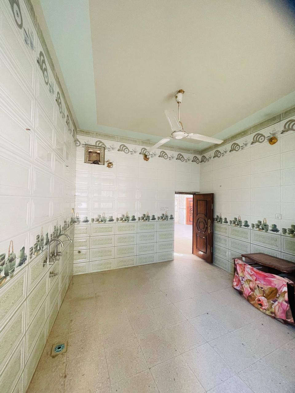 يالله يارزاق
بيت للبيع 300 م مع عرصه 200 م في علوة الفحل شارع الفلفل سند 25 إقرار محكمه يحتوي البيت على غرف عدد 2 وصاله ومطبخ وحمام عدد 2 وستقبال بناء اساس وسقف صب كونكريت وبناء طابوك جمهوري بيت جناي ملاحظه ينباع البيت وحده لتواصل ***********
