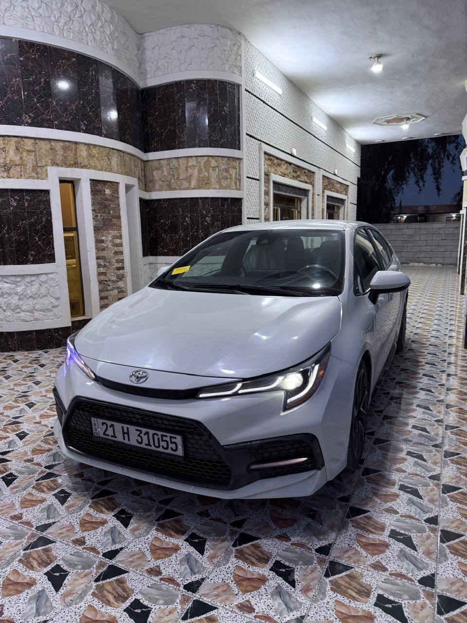 سلام عليكم 
كورلاء موديل 2020 رقم سليمانيه بسمي سنويه مجدده وهزه جديده
TOYOTA COROLLA SE
حجم المحرك : 4 سلندر 2.0
المواصفات .
رادار 
يايدبريك كهرباي 
سبوت 
تحكم ستيرن 
كامره 
حساسات 
الباقي المواصات معروفه 
سياره جديد مال جني 
تخم تاير 
حادثها بس صبغ نفس القطع مرجعات  
مكان سياره بغداد المدائن 
***********
