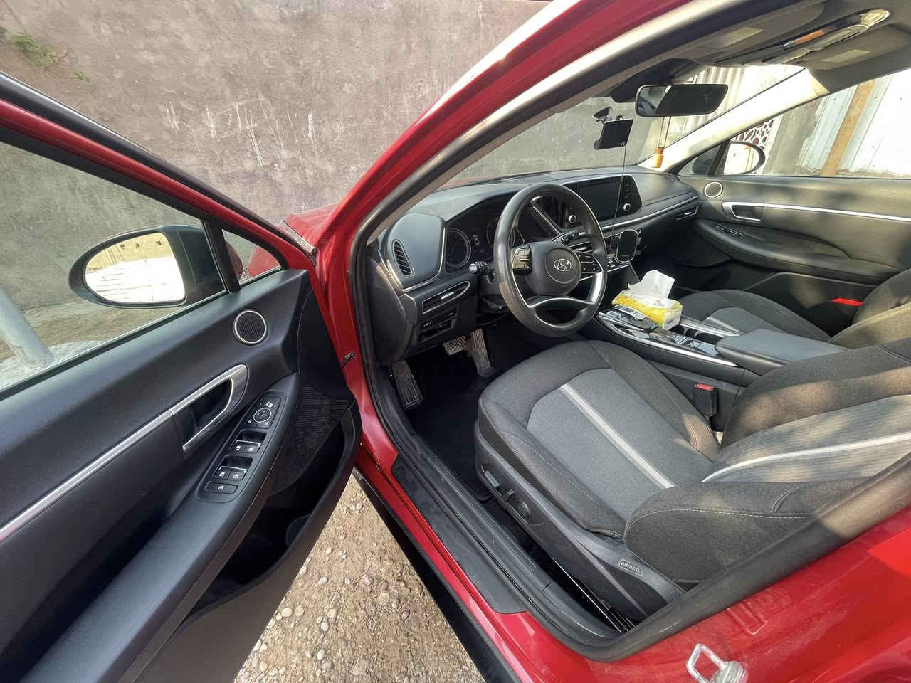 السلام عليكم سوناتا موديل ٢٠٢١ ماشيه ٦٥ بدون ايرباك حادث جانبي فقط من الخارج جاملغ امامي وباب السايق مواصفاته معروفه مكانها بابل شارع ٨٠ 
السعر ١٥٠ 
للاستفسار ***********
    ***********
