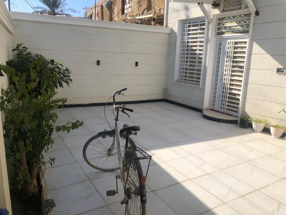 دار سكن طابو صرف 🏡
العنوان حي العسكري🌴🚗

المساحة 200 م 🌃

الطابق الأول 
غرفة نوم🛌 وصاله مطبخ استقبال 🚪
مجموعة حمام  🛁وكراج سيارة 🚙

الطابق الثاني 
غرفتين وصاله حمام  ومطبخ 

السعر 160  وبيه مجال 💵💸
للتواصل الاتصال على الرقم او مراسلة واتساب 📲📞

0780 249 3222
