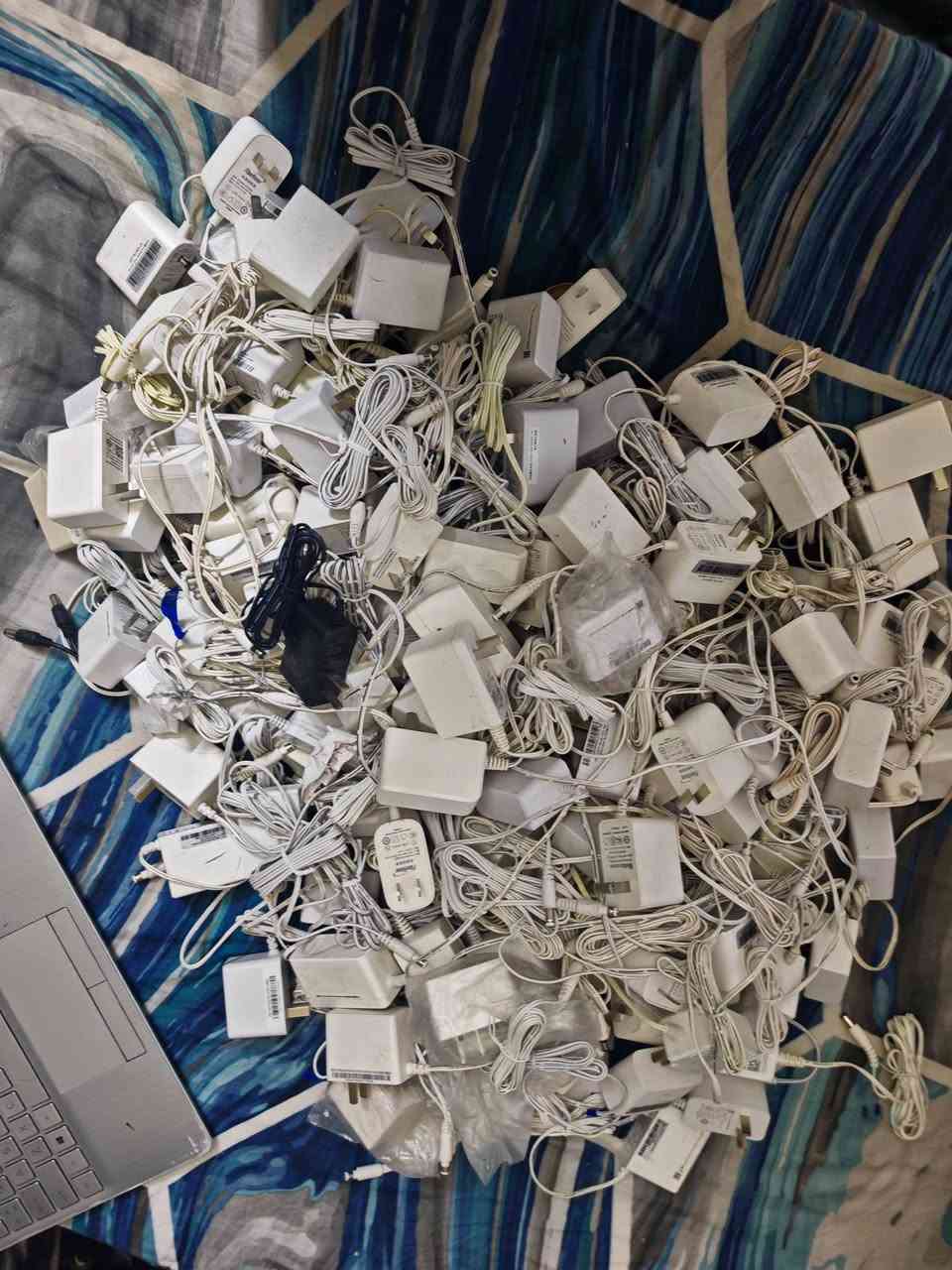 السلام عليكم
بيع شاحنات 12 فولت من انتاج هواوي و فايبر هوم
للتواصل
*********** واتساب
