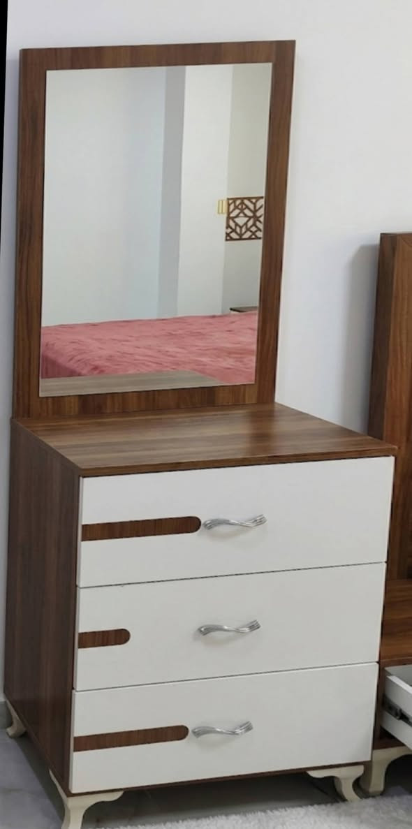 سلام عليكم 
غرفه نوم للبيع تركيه خمس قطع نظيفه 
كنتور سلايد وجربايه وكومديات ثنين وميز مرايه 
مكان كربلاء حي العباس


**إذا كنت صاحب هذا الإعلان وتريد حذفه لأي سبب، رجاءا أرسل رسالة إلى الدعم الفني**