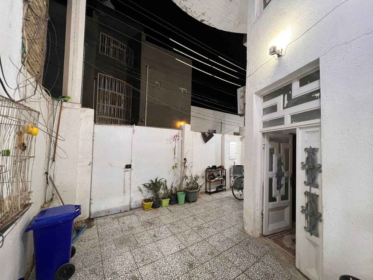 بيت للبيع. النجف الاشرف 

حي الانصار  المساحه 120 م طابقين

الطابق الاول غرفه صاله مطبخ استقبال صحيات طارمه منور

الطابق الثاني 3غرف صاله مجموعه صحيات 

بناء كونكريت دفل فاليوم بناء سنه 2016

ملاحظه للبيع. او مراوس 

بقطعه بنداء المساحه المطلوبه 200 م كون موقع القطعه على ساحه

تواصل واتساب ***********

اتصال ***********
