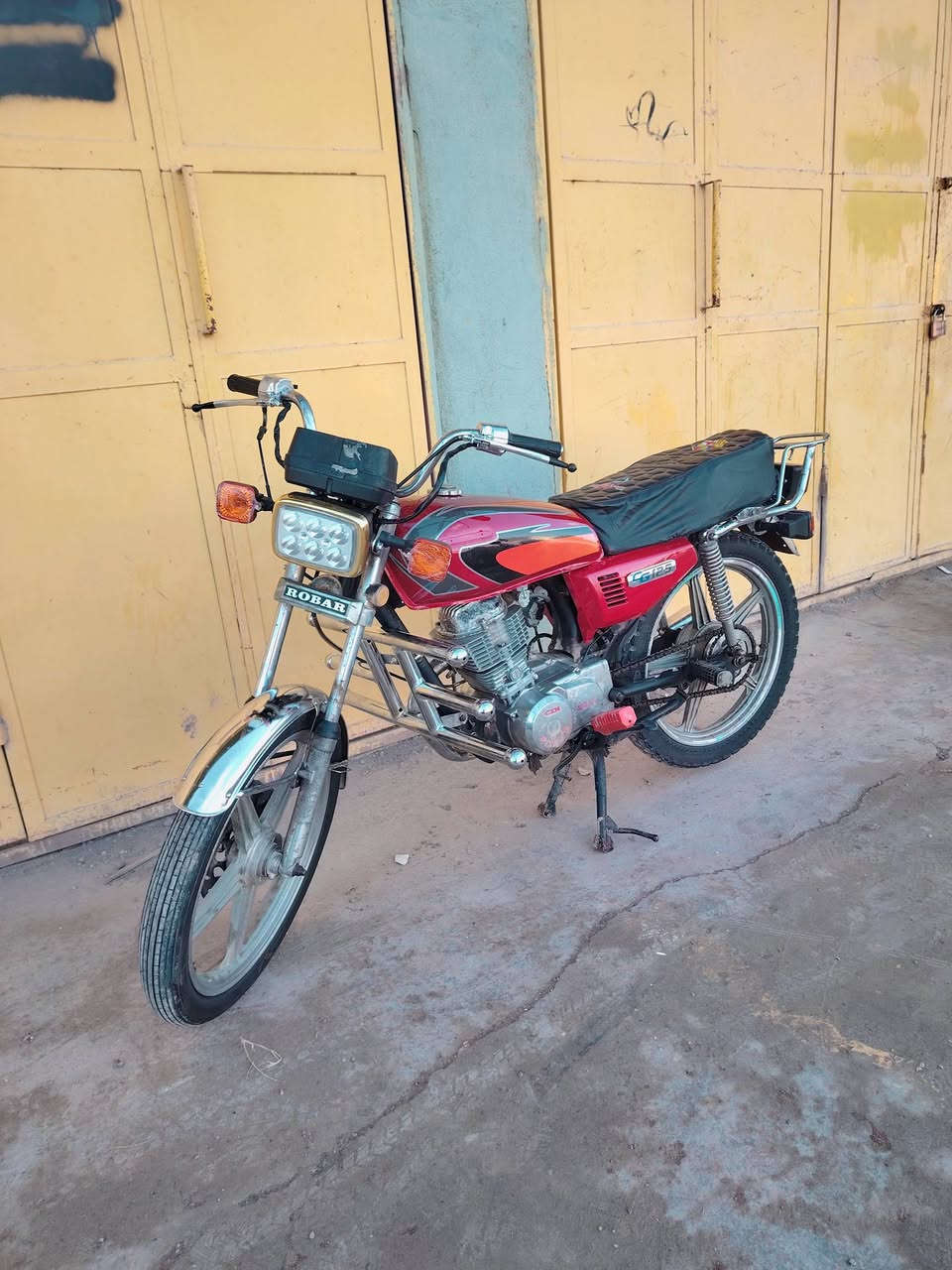 سلام عليكم للبيع ايراني
#روبور #4كير
محرك خير من الله لادخان ولاتبخير كهربائيات كلها شغاله
دراجه حلوه وكاعده مال جناي متصرف عليه شي لان مكمله من كلشي سعر 350 وهم بيه مجال مكان الدراجه ضلوعيه الامين ه‍.... ***********
