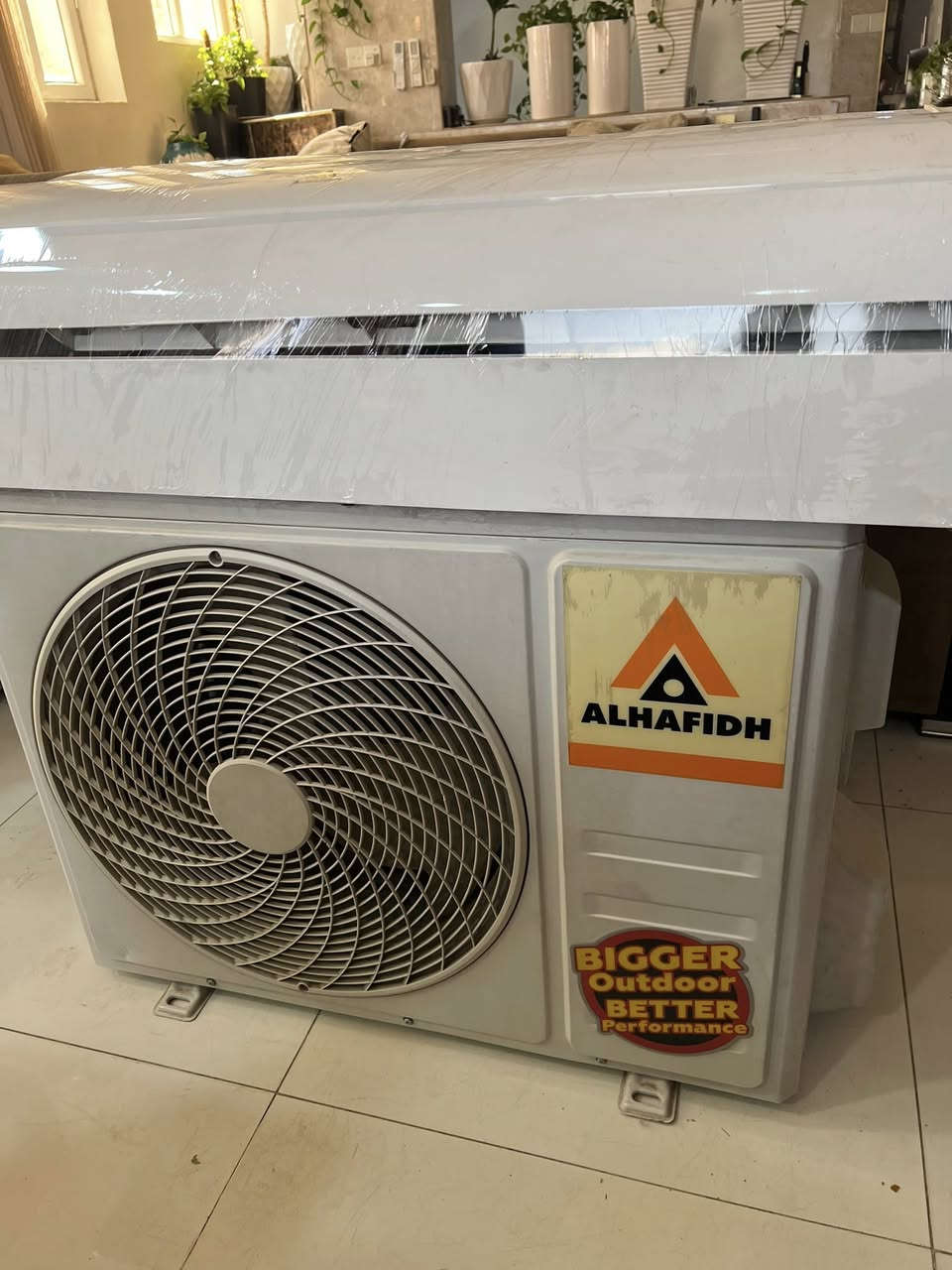 سبلت الحافظ طن ونص انفيرتر اخو الجديدمع البواري والقاعده والريموت والغاز مقفول شرط الشغل حار بارد ماداخل تصليح عدد ٢ خوات السعر٨٥٠ الف هاتف***********
