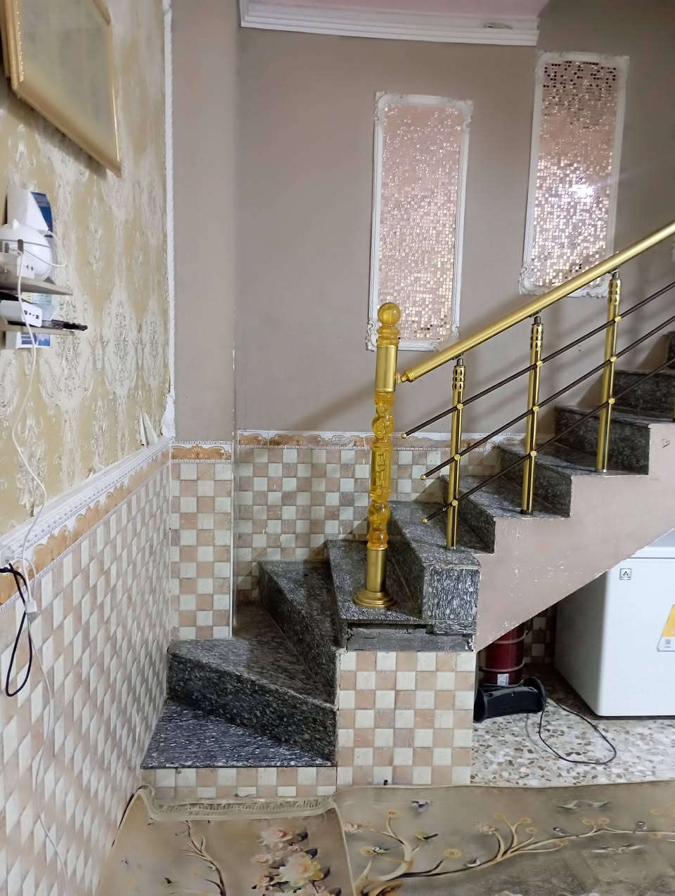 دار للبيع حي السعيدي خلف حسينية السعيدي مساحة البناء 100متر الكلي 130خدمات كامله شوراع الصب والمجاري اتصال ***********
