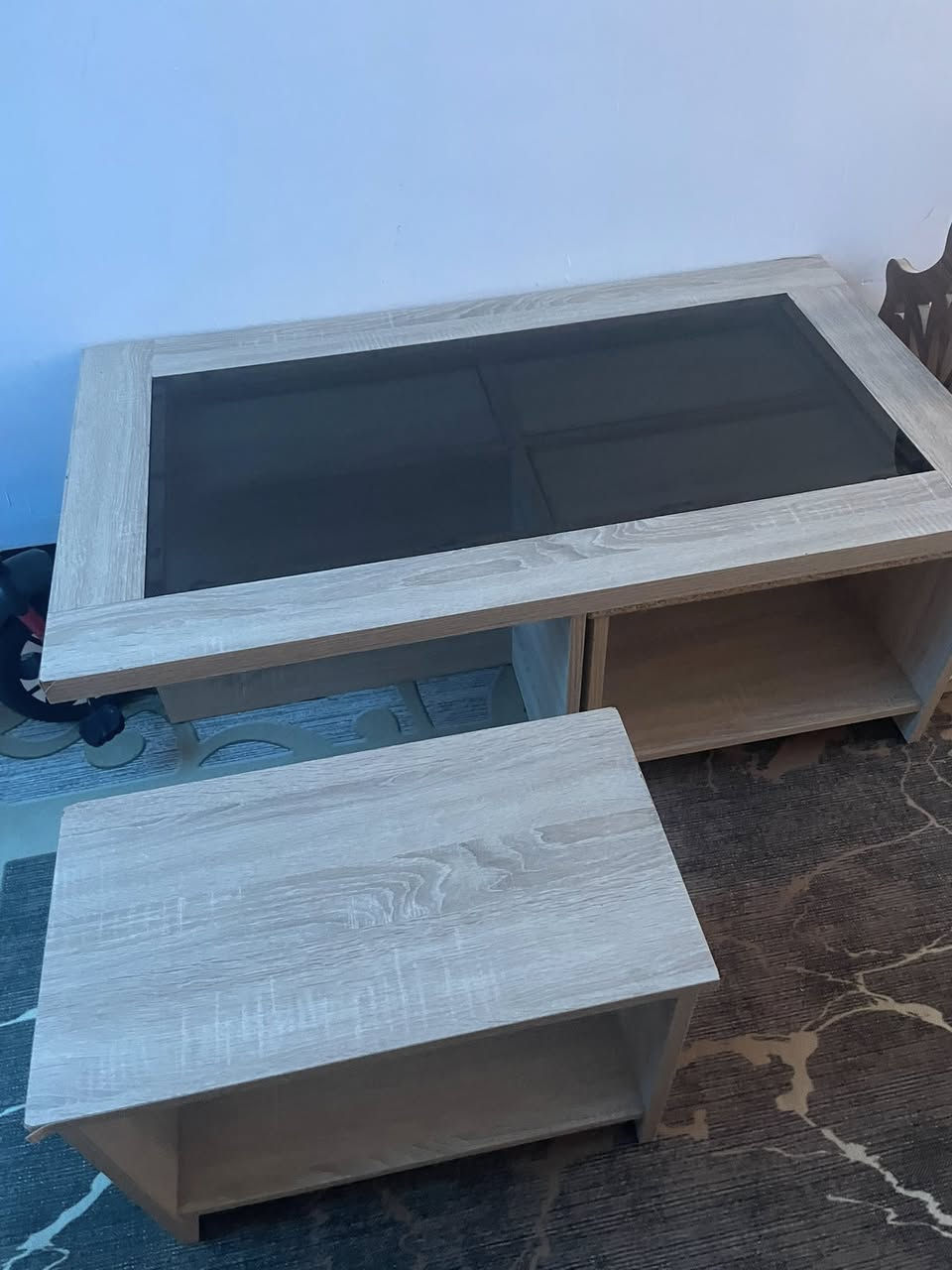 ميز للبيع وياه 4 طبلات بهذا الموديل 40 الف
***********
