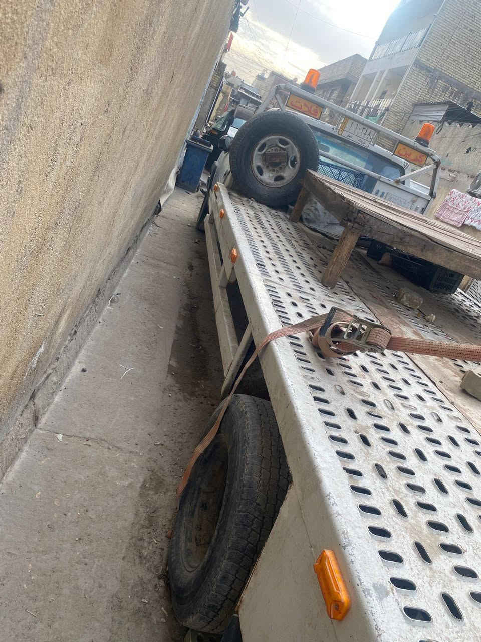 سلام عليكم سيارة كرين شوفر سطحيى البيع او مراوس مديل 91 فحل مكينه 8سلندر گير خمسه عادي رقم الهاتف ***********
