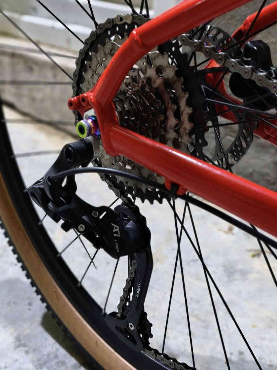 السلام عليكم.    اخوان اليوم يتوفر دراجة جبلية من نوع MTB. 
مواصفات 

🔥سستم ماركة من شركة L-TWOO،،المبدل خلفي نفس ماركة يأتي بنظام حديث 1*10

🔥الفرامل من نوع هيدروليك خلفي من شركة X-SPARK،،والفرامل امامية من ￼ Shimano الياباني 

🔥المقاس 29انج

🔥معدن دراجة بل كامل ألمنيوم ،،فقط دبل امامي من حديد 

🫆مكان الدراجة الديوانية 

💞سعر الدراجة (600)قابل للتفاوض مع تحياتي الكم 🫡￼

الرقم:***********.

الدراجة جديدة 🆕 جدآ
