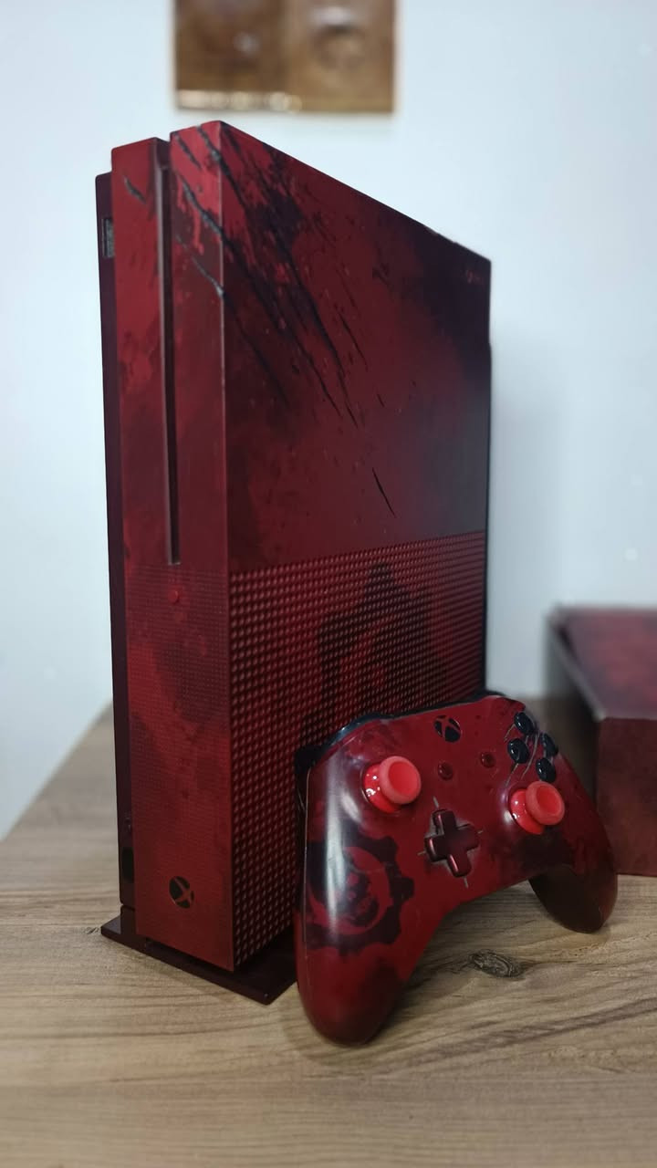 للبيع اكس بوكس وان اس باندل نسخة نادرة جداً. شحجيلكم عن القطعه نضافة 100/100 ممستخدمة ابد مضمومة كارتونه كامل وحت قرص وحت حساب ويا من الشركة وستاند ومساحة 2T جهاز روعة شخط مابي اطيك ضمان مدى العمر سعره 265 للأتصال *********** كارتون مطابق وبعده بجياسة الشركة الصور تحجي
