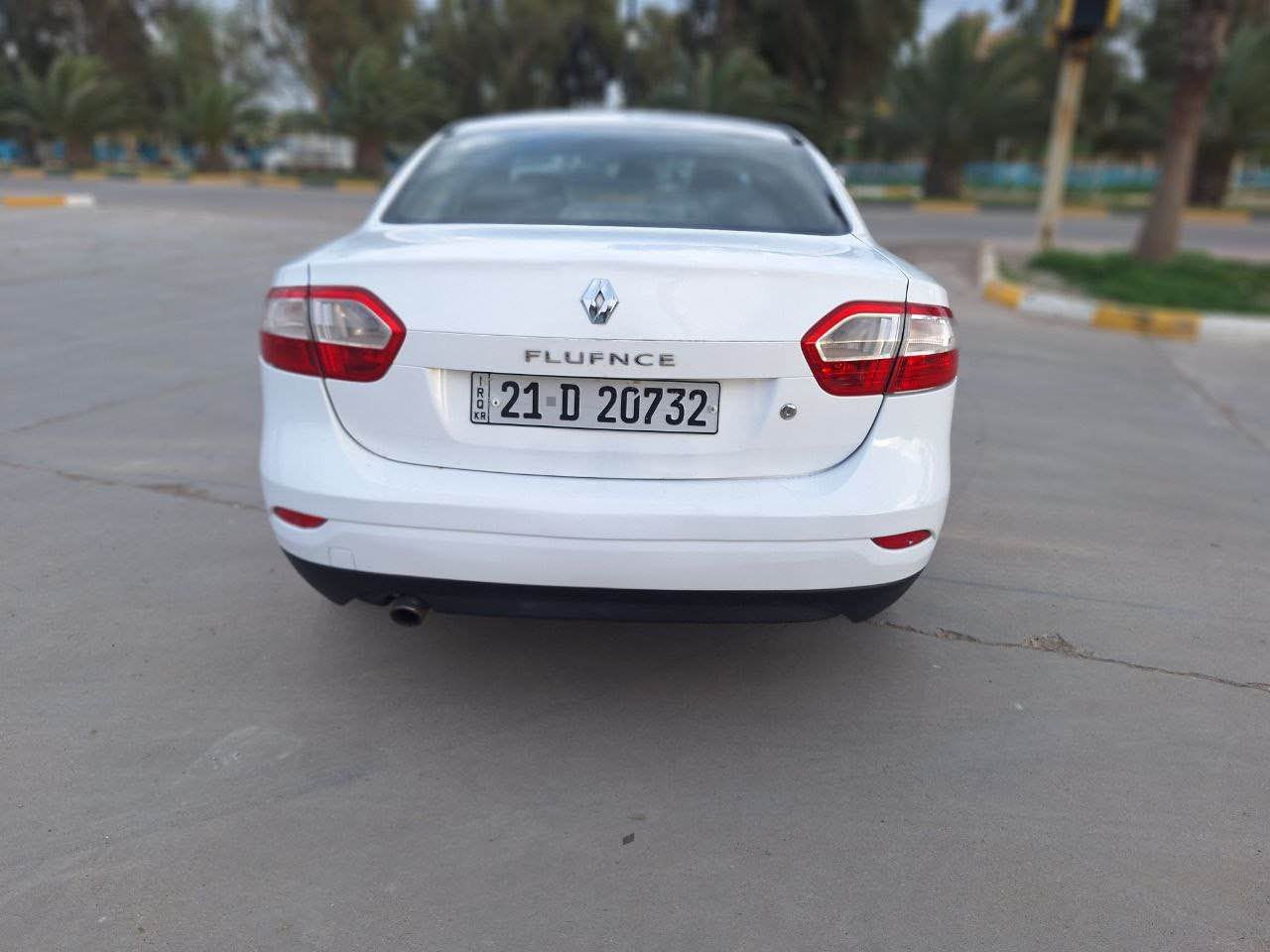 .                               بِسْمِ اللهِ الرَّحْمَنِ الرَّحِيْم
ڕینۆی فلونسی : مۆدێل 2015

گیر ئۆتۆماتیک دەبل گێڕ ، گێچ ئەلیکترۆنی ، ئاوێنە کارەبای ، چوار تایەی لۆکی لەژێرە پاتری لۆک کامل سێرفزی بۆ کراوە هیچ مەسروفێکی تیا نیە پێنج پارچەو نیوی بۆیاخە ئێڕباگی نەتەقیوە ڕسمی سۆنەرەکەی دانراوە سەیارەکە هەتا بڵێی جوان ماوە بەناو خۆمەوەیە سەنەوی و ژینگەو ڕێگاوبانی هەتا 2029 تازەیە گێڕ و مەکینە و تەبرید و بەناوکردن و غرامە هەمووی بە شەرت  سۆنەریم داناوە 

*********** 
واتس ئەپی لەسەرە كالار, السليمانية
