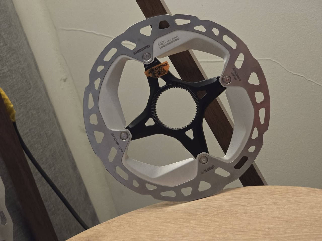 يا الله يا رزاق 👋
**🚴‍♂️✨ هلا بالشباب محبّين الدراجات! ✨🚴‍♀️
#متوووووفر 
#السعر ٥٣ الاف
جماعة البيهن تبريد اي عيني بيهن تبريييد 😂 تعال لييييييه😍
الاصلي يمي عمي تدللون علينه  😍 
 فلنجات او أقراص بريك ماركة SHIMANO  العالمية 🖤💛
نظام زعانف تبريدددد ICE TECHNOLOGICALLY 🥶🥶 
صنع في اليابان اورجناااال 🇯🇵 😅
قرص قياس ١٨٠ 😍
قرص قياس ١٦٠ 😎
.
.
.
متجر عبدالله المغامر يقدملكم افضل وأجود اغراض الدراجات الهوائية …🚲🚲🚲
✔️ شغل مرتب يخلي دراجتك فول وتخطف الأنظار 😎
✔️ أسعار مناسبة  لكل الميزانيات 👀
✔️ جودة أصلية وتحمّل عالي🚲
✔️ توصيل سريع لكل المحافظات 🚚💨
✔️ خدمة دعم بأي لحظة 💬✨
لا تضيع الوقت… جهز دراجتك وخلي طلعاتك أحلى ويا متجر عبدالله المغامر! 😍🚴✨
للأستفسار على الخاص او مراسلة الصفحة على الواتس آب 📞 📞


**إذا كنت صاحب هذا الإعلان وتريد حذفه لأي سبب، رجاءا أرسل رسالة إلى الدعم الفني**