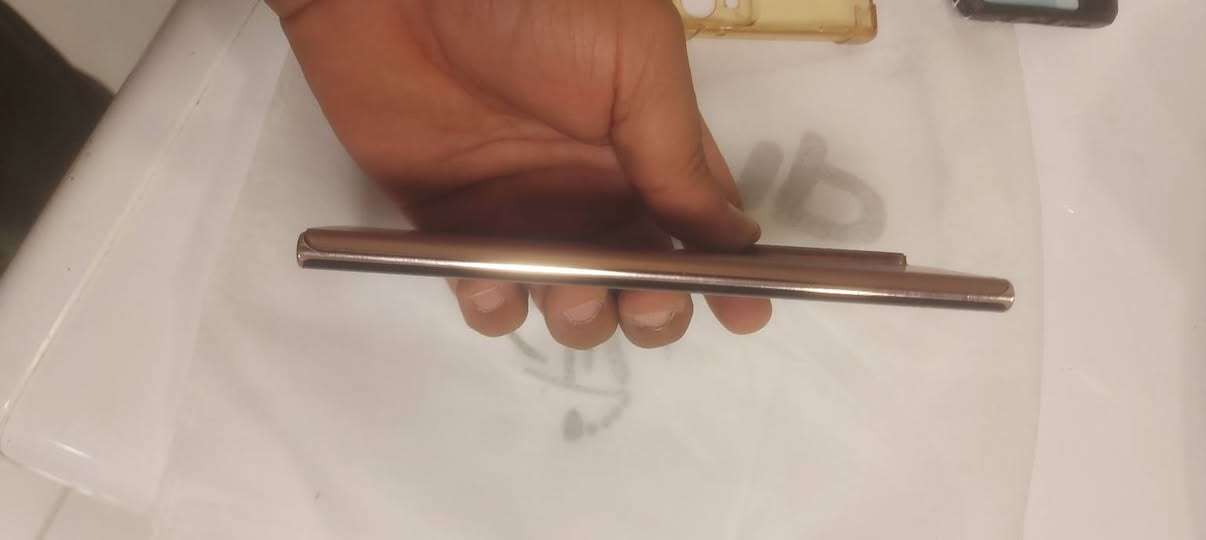 ماتشتري لا تواعد ولا تكذب مايفيدك عوفه خلي يولي سلام عليكم عندي نوت 20الترا أمريكي يعني بس العدادات مالته بيهن لغه اجنبي ونص عربي تطبيقات فيسبوك واتساب تكيكتوك اسناب انسته باقي تواصل كل عربي جهاز شريحه كترونيه اخو جديد كله شغال ماعده كامره الماميه ساعه تشتغل وساعه ماتشتغل كالولي تبدل بس مابدلته لن جهاز مامقتوح عفته المهم الي يفيده قفله 250الف قفله ربع ماينزل منه لونه وردي واذا مراوس عادي اراوس مكاني بغداد الشعله ***********
