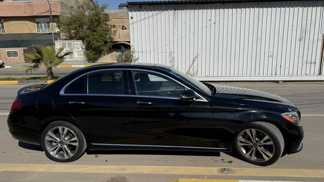 السلام عليكم
للبيع 

مارسدس c300 
الموديل 2021 

اللون اسود 
السيارة حادثها فقط بنيد مصبوغ 
لا لغد ولا شواصي السيارة جديدة صور الحادث بالمنشور 

الايرباك ولا واحد طاك 

رقم بغداد باسمي 

فول مواصفات 

للاستفسار 
***********
