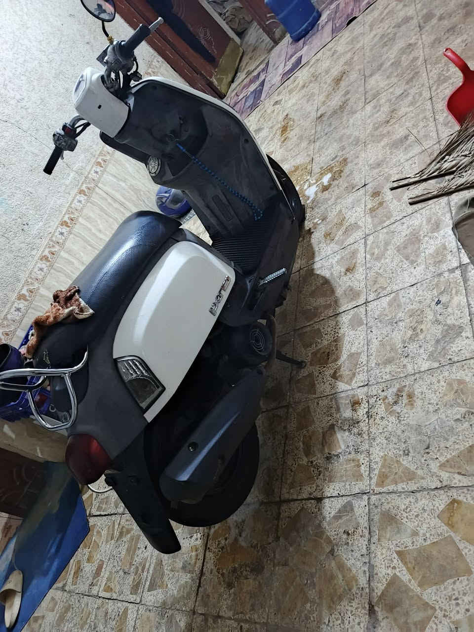 السلام عليكم
دراجه بوليس للبيع حاويه الوصل موجود مجمع الزيتون مكينه ناعمه  دراجه خير من الله مشي ومعدل حلو 
***********
