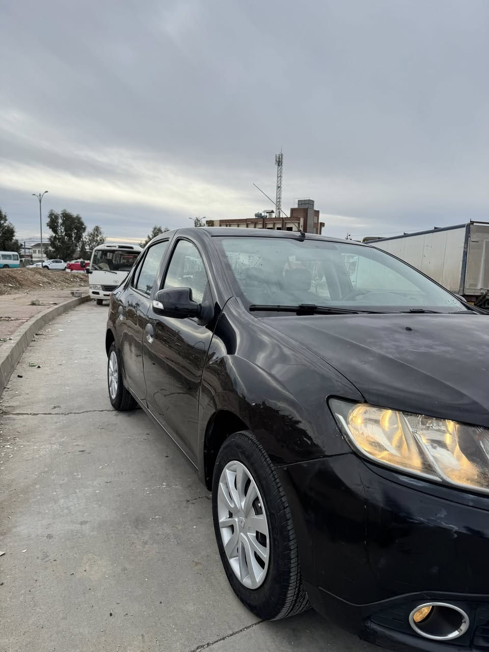 ڕینۆ سیمبول ٢٠١٦
کارەبای بە شەرت 
مەکینەی بەشەرتی فیتەر
تەبدیت و گەرمی بەشەرت 
تایەی تازە 
سەنەوی تا ٢٨ تازە
بە شەرت تەحویل 
شاشە ئایپاد
گێر عادی و ئۆتۆ
تازە سێرڤسی بۆ کراوە
بەس چەمەلەقی لای سایەق بۆیاخە
73 گەڵا و مەجال 
***********
